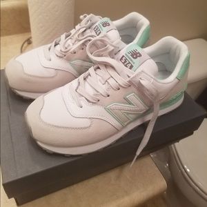 New Balance 574 Classics Tranditionnel. Mint Green and White